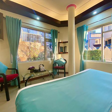 מוסורי Riversun Hotel Mall Road מראה חיצוני תמונה