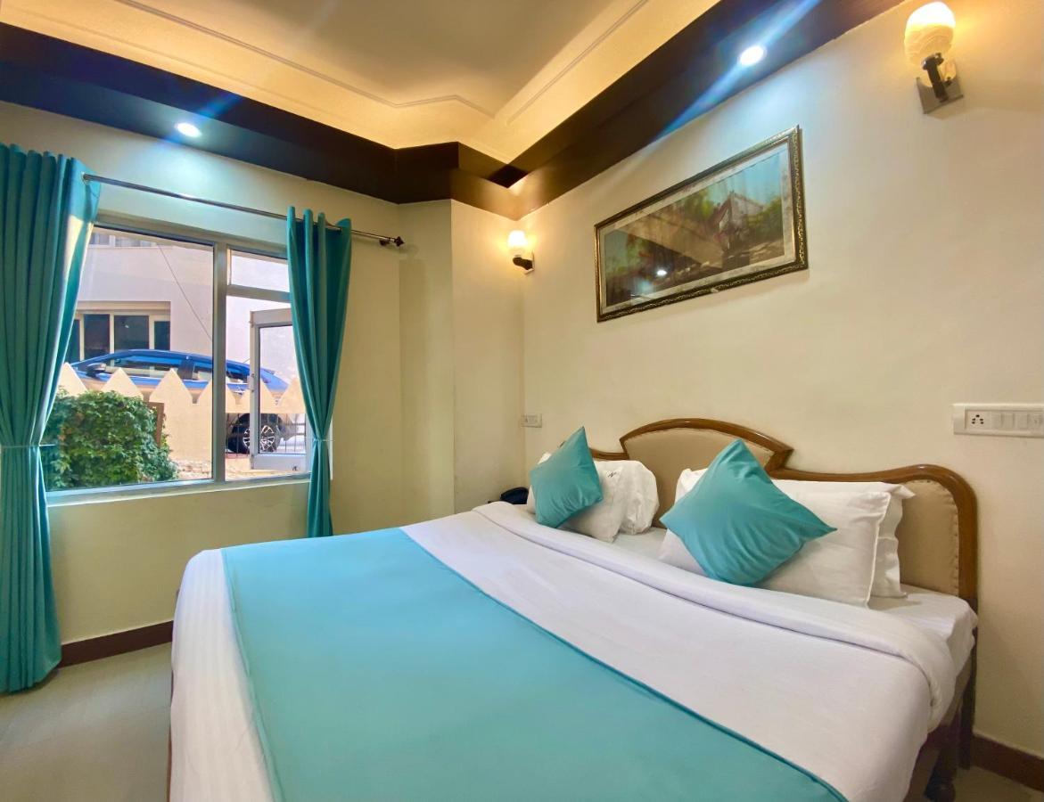 מוסורי Riversun Hotel Mall Road מראה חיצוני תמונה